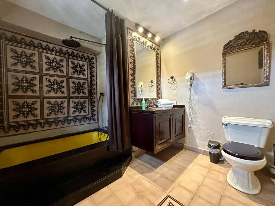 Mansión con suites, piscina, jacuzzi y rooftop