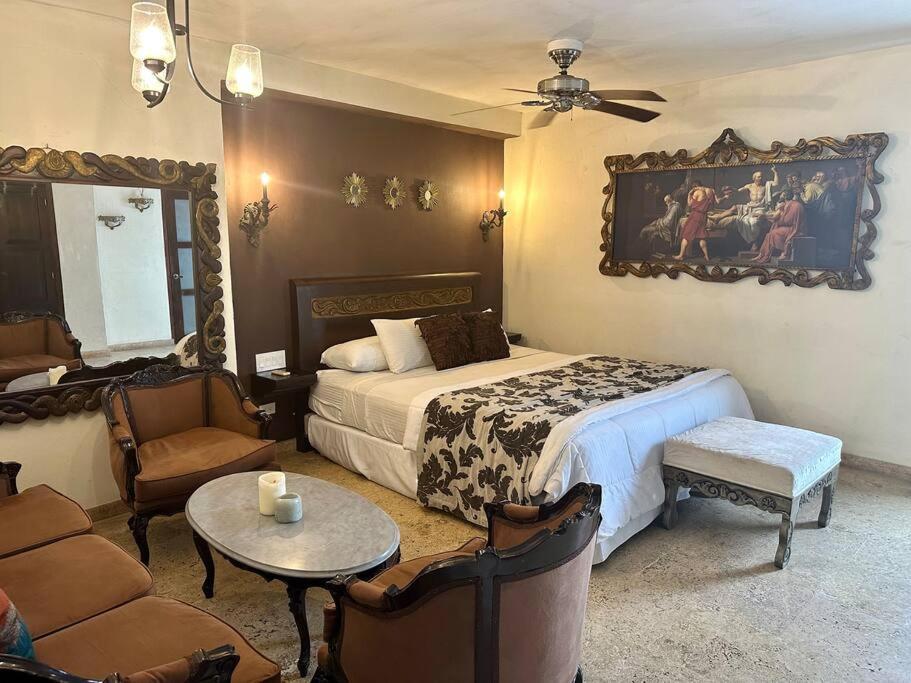 Mansión con suites, piscina, jacuzzi y rooftop