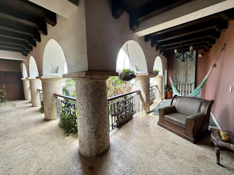 Mansión con suites, piscina, jacuzzi y rooftop