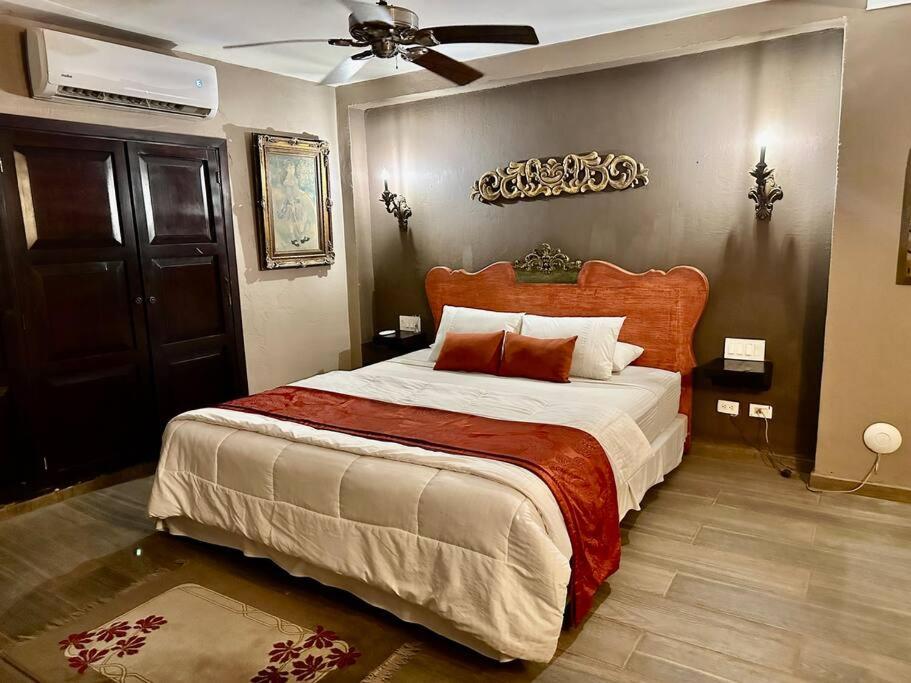 Mansión con suites, piscina, jacuzzi y rooftop