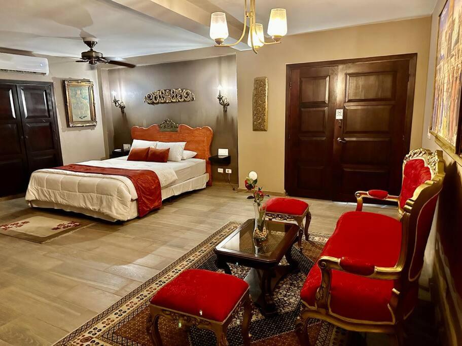 Mansión con suites, piscina, jacuzzi y rooftop