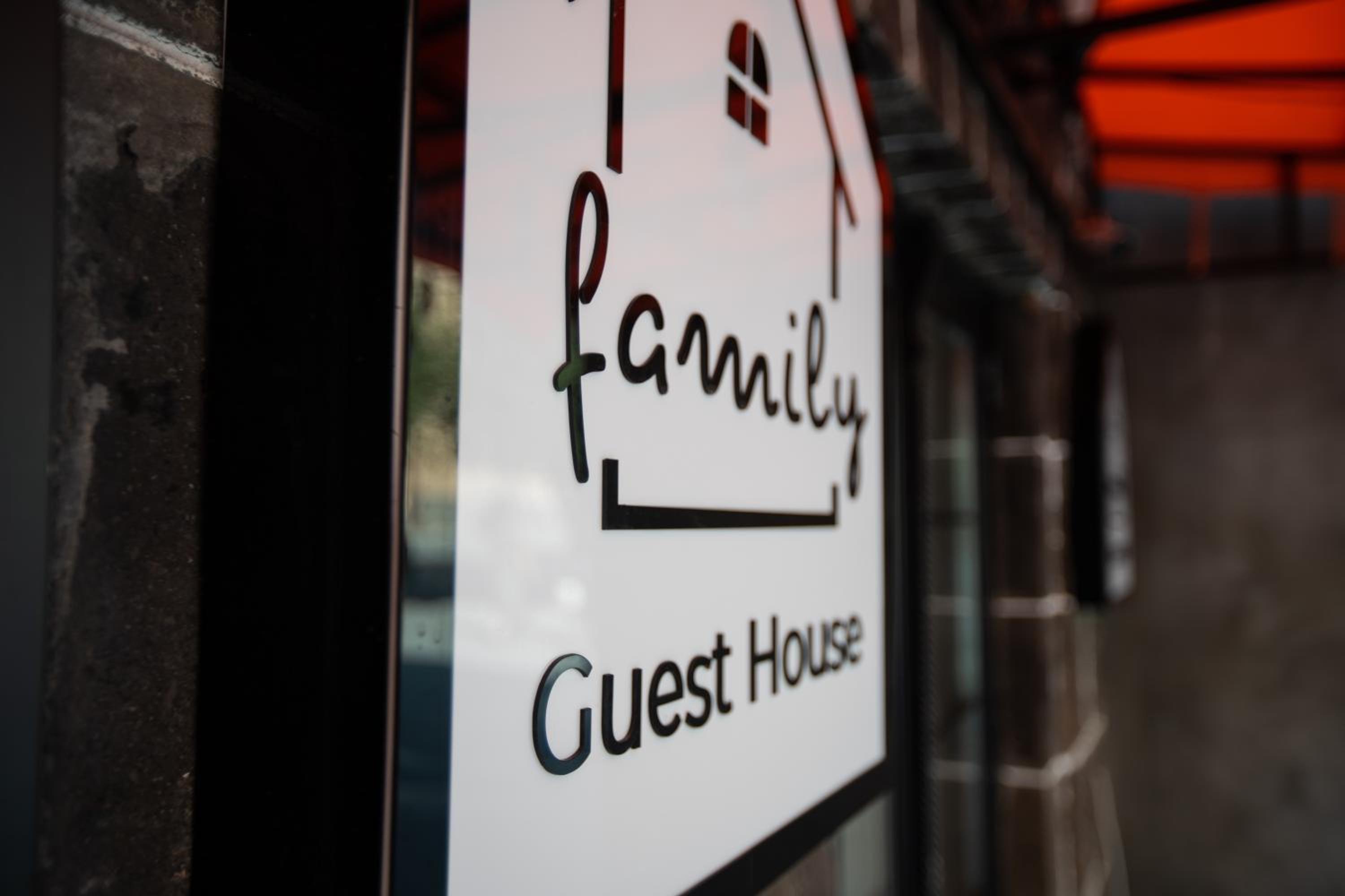 Guest House Family