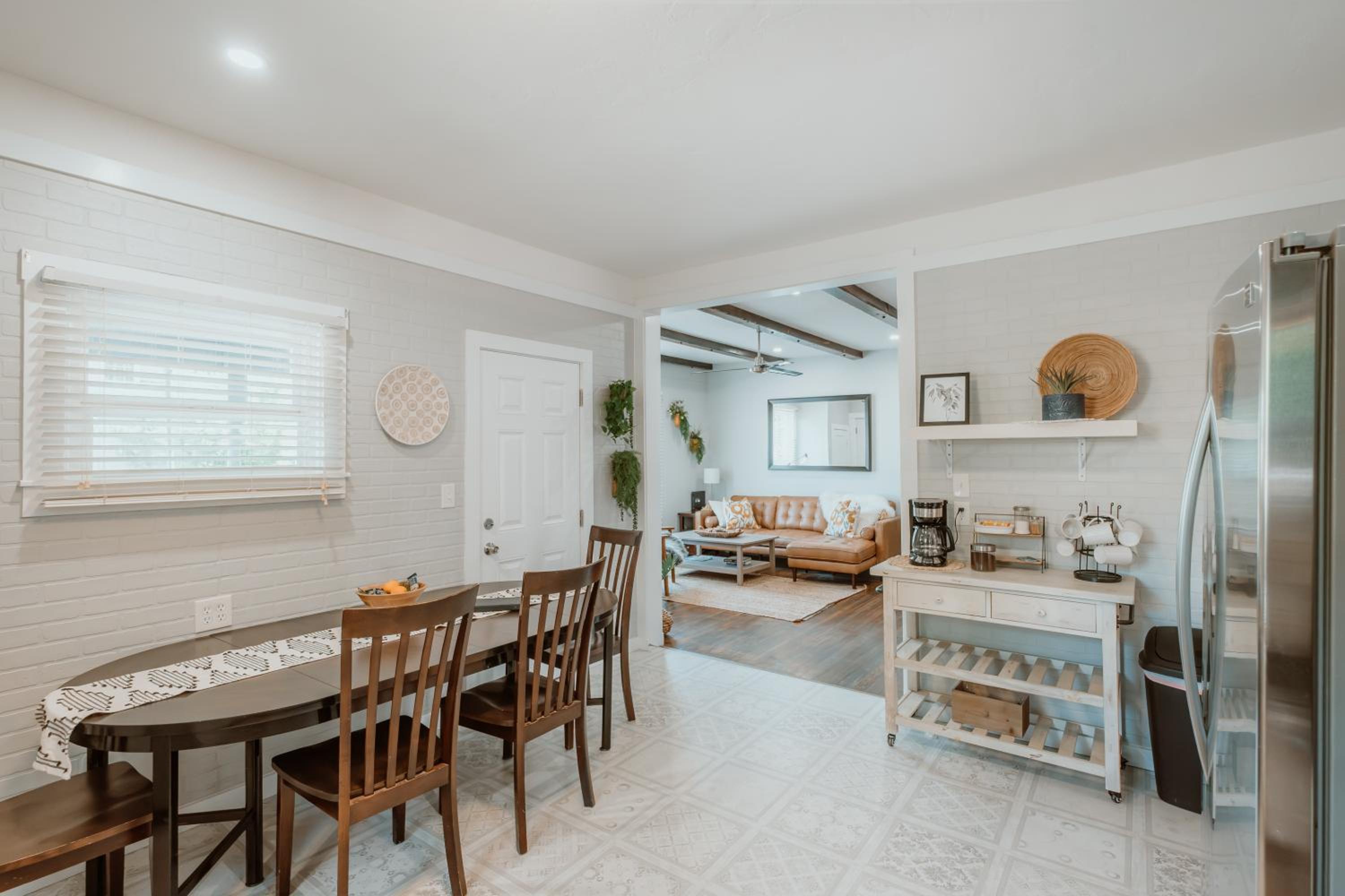 Albany Vacations - 19th St Beautiful Home near all the activities of OSU - Property Image 2