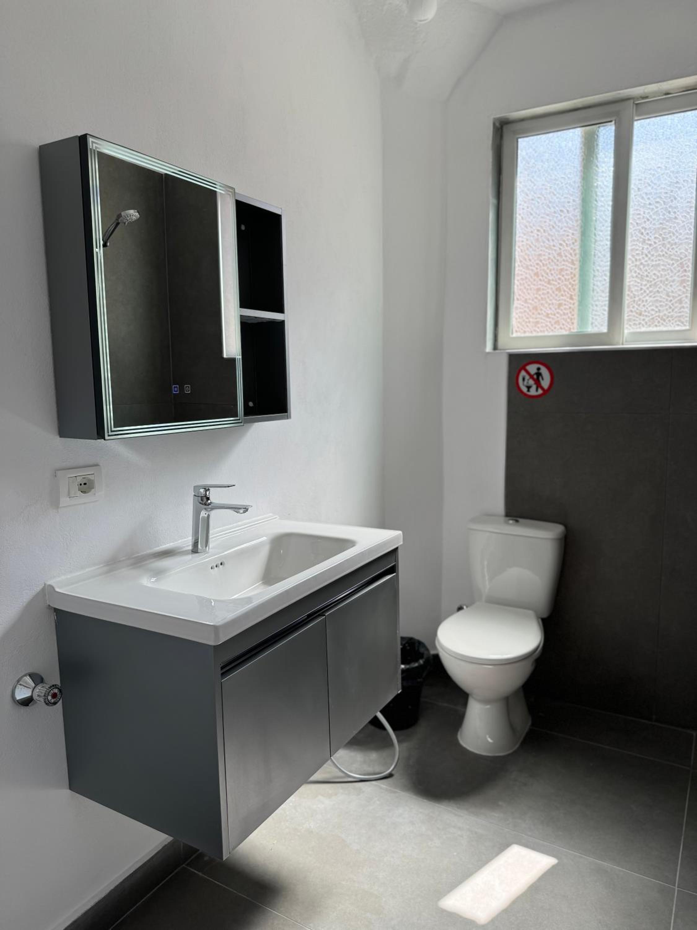 Bejart Apartment 6