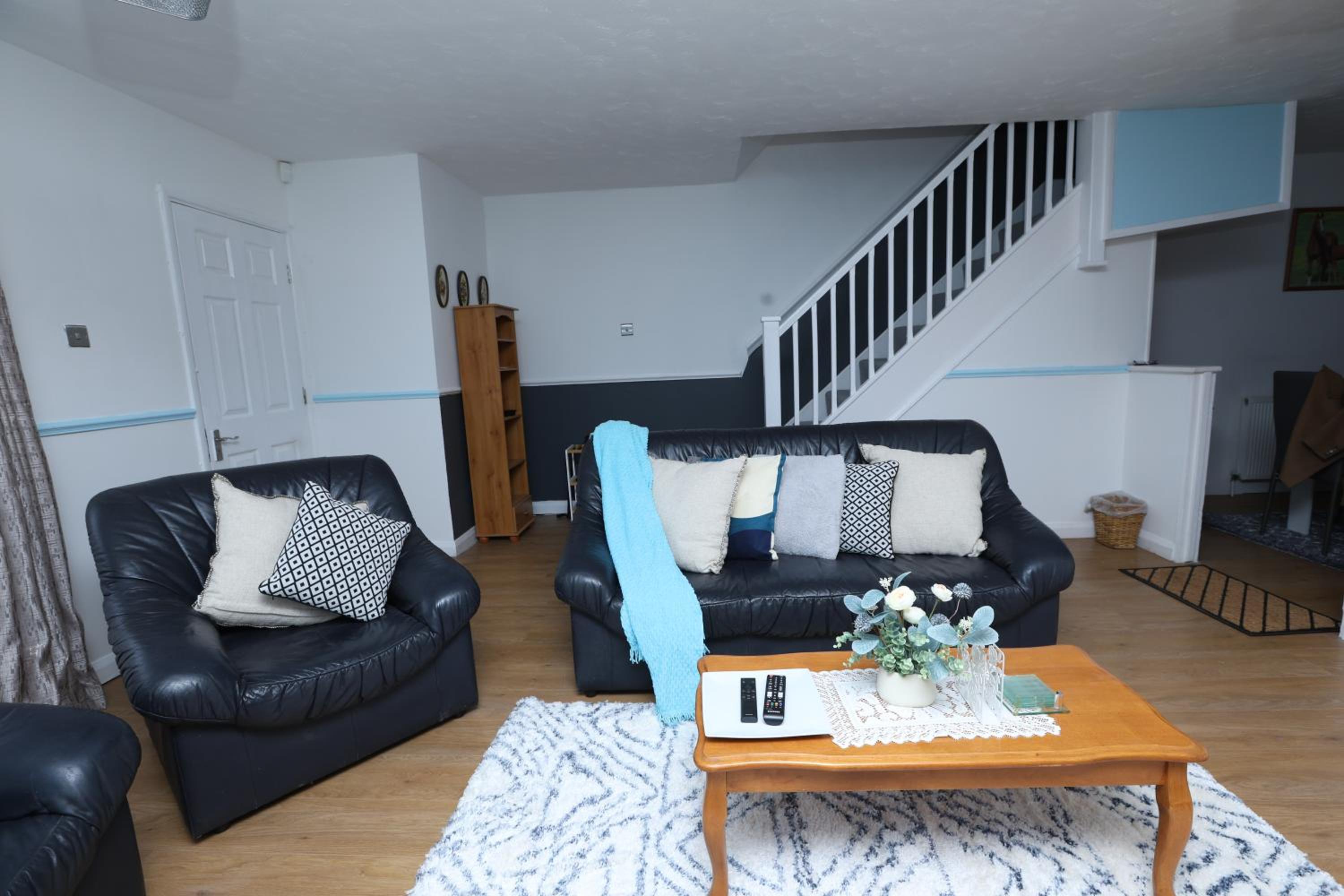 BEAUTIFUL 4 BED HOUSE IN Cul-De-Sac view 3