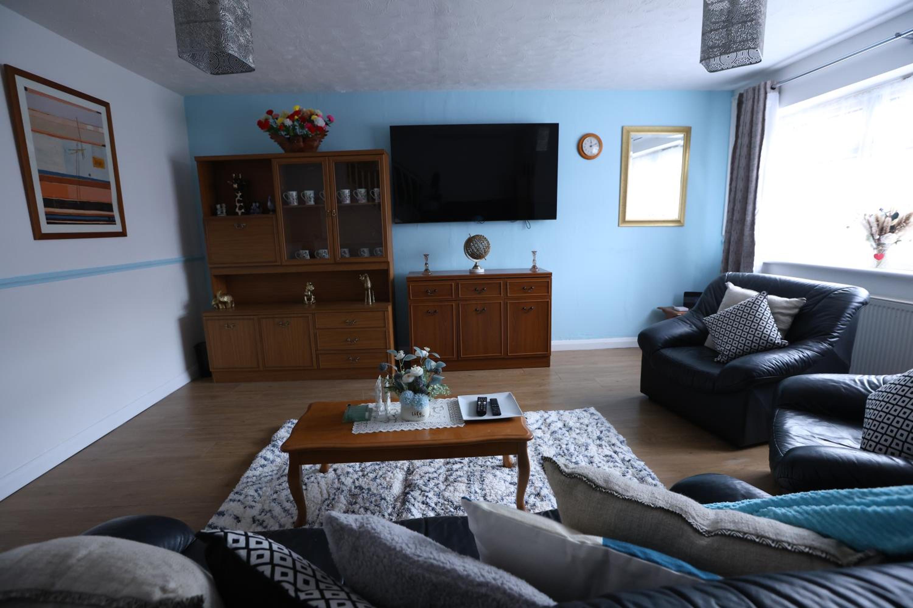 BEAUTIFUL 4 BED HOUSE IN Cul-De-Sac view 5