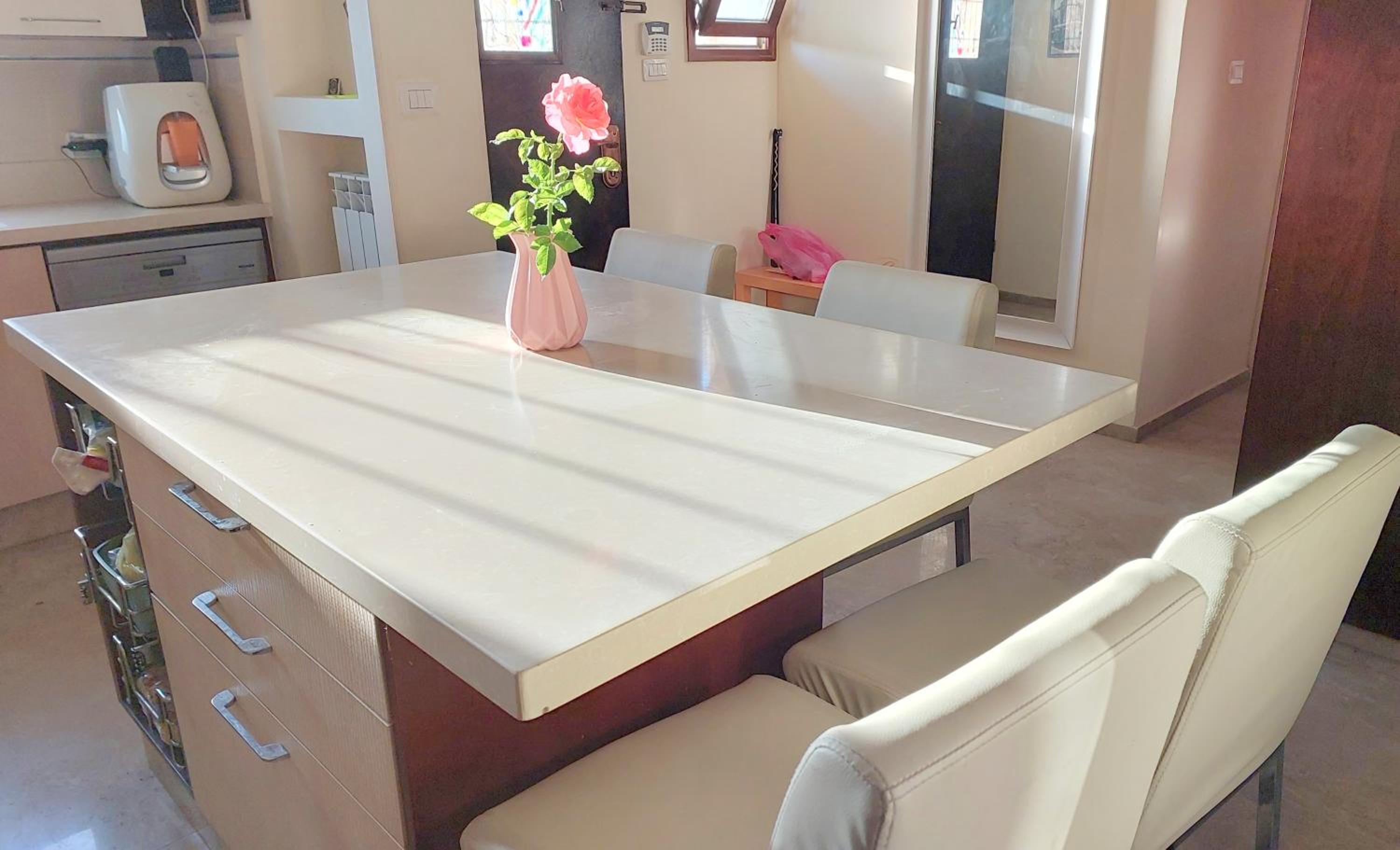 GeoHome- Comfortable Town House- Landlord lives in separate room