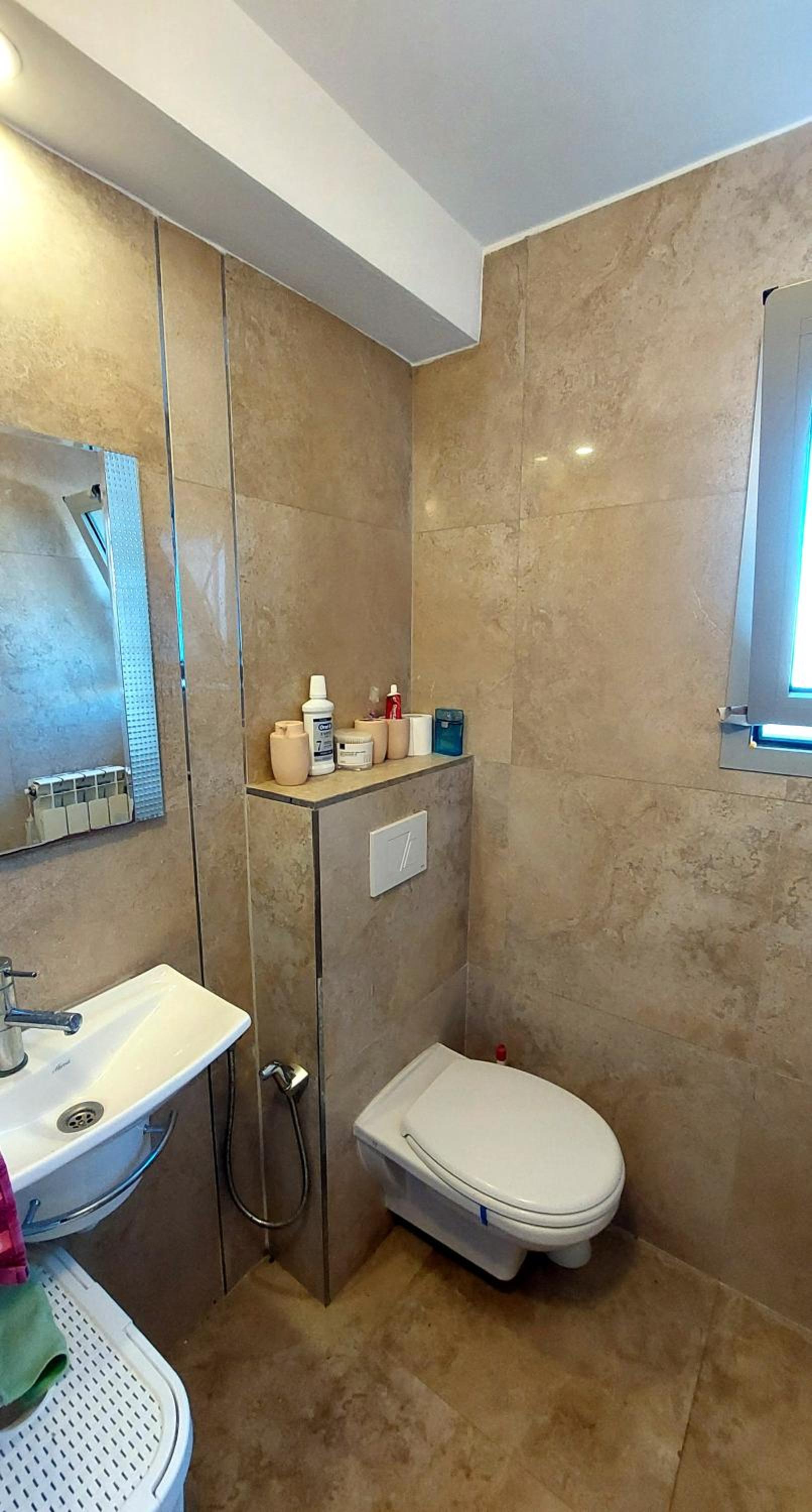 GeoHome- Comfortable Town House- Landlord lives in separate room