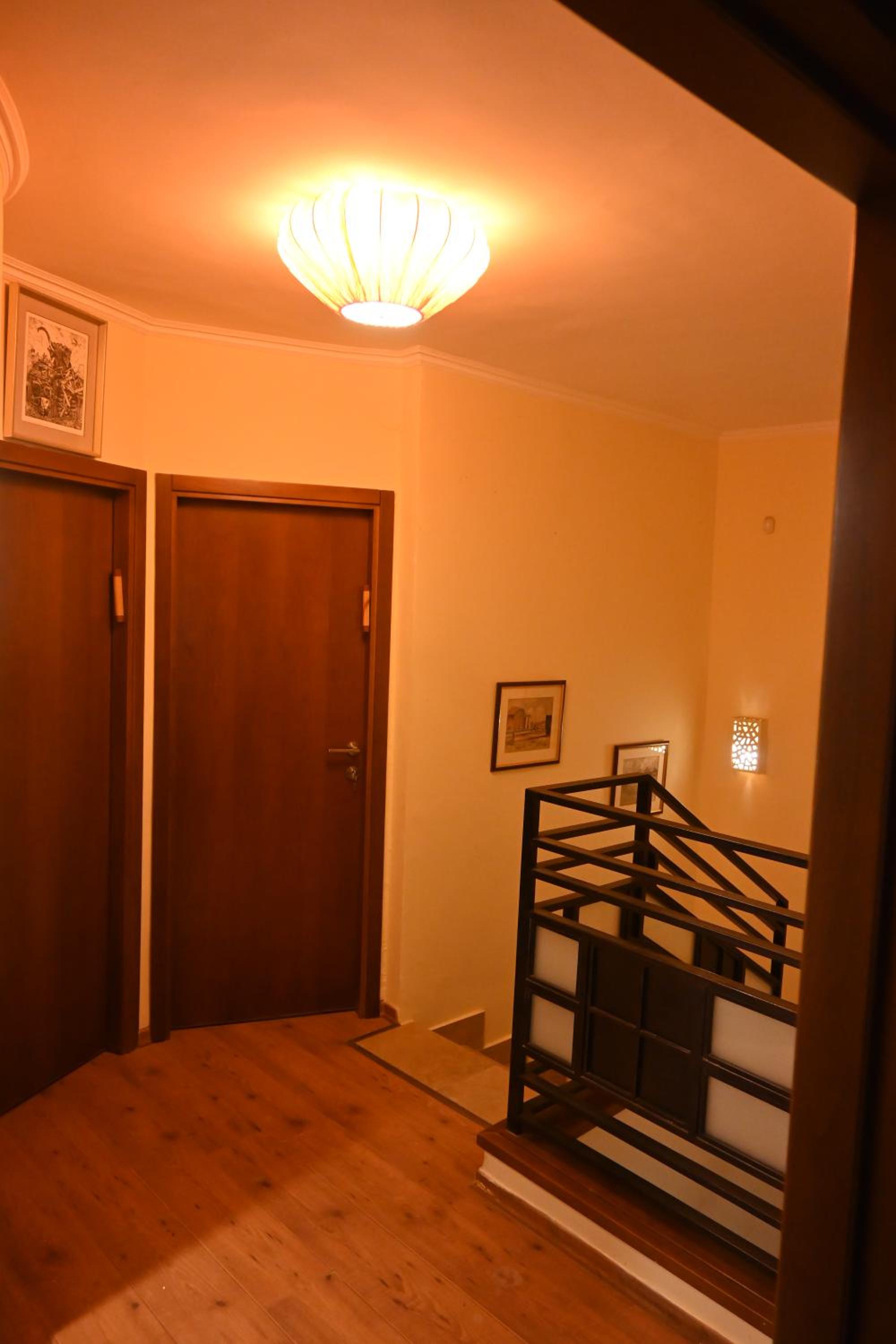 GeoHome- Comfortable Town House- Landlord lives in separate room