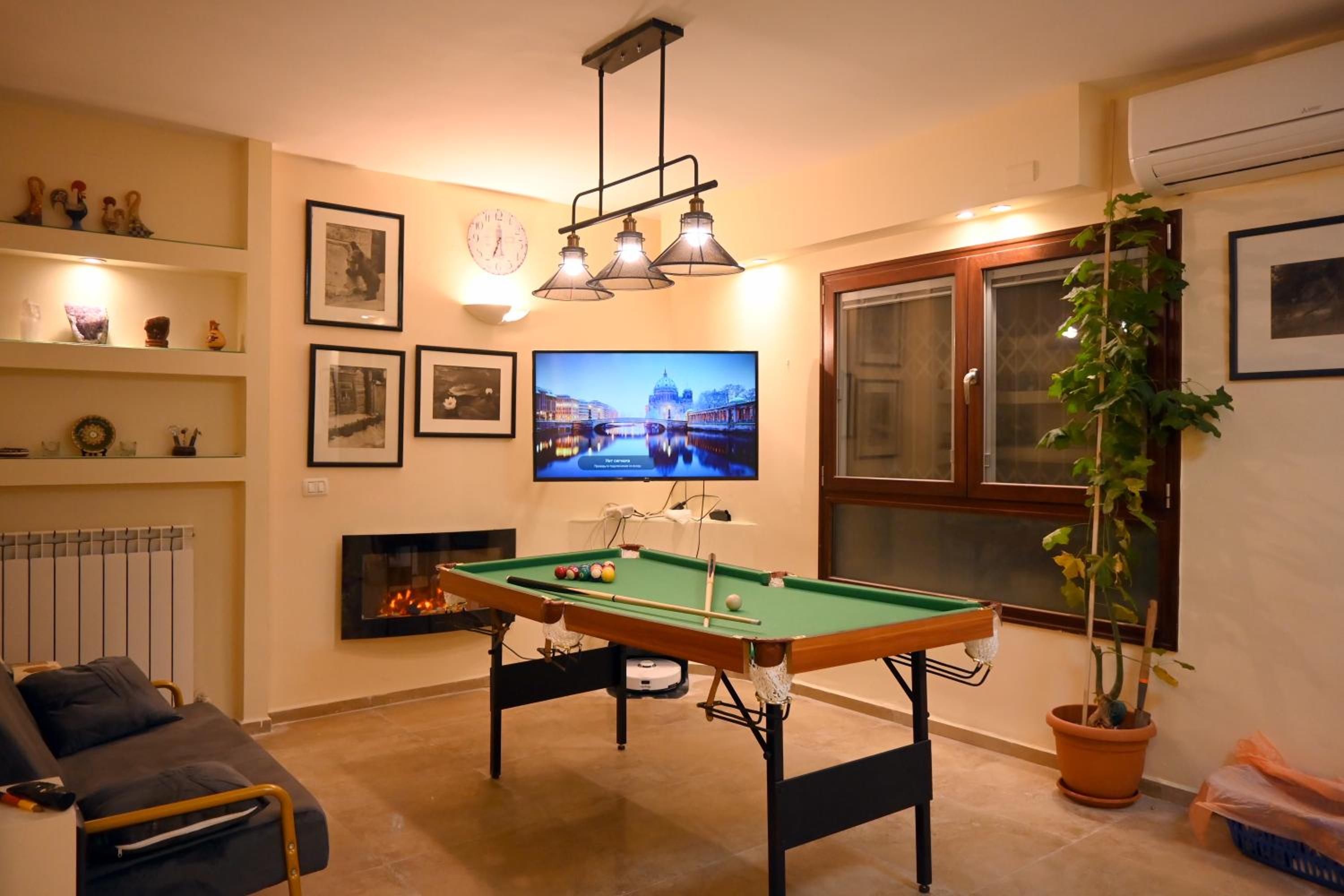 GeoHome- Comfortable Town House- Landlord lives in separate room