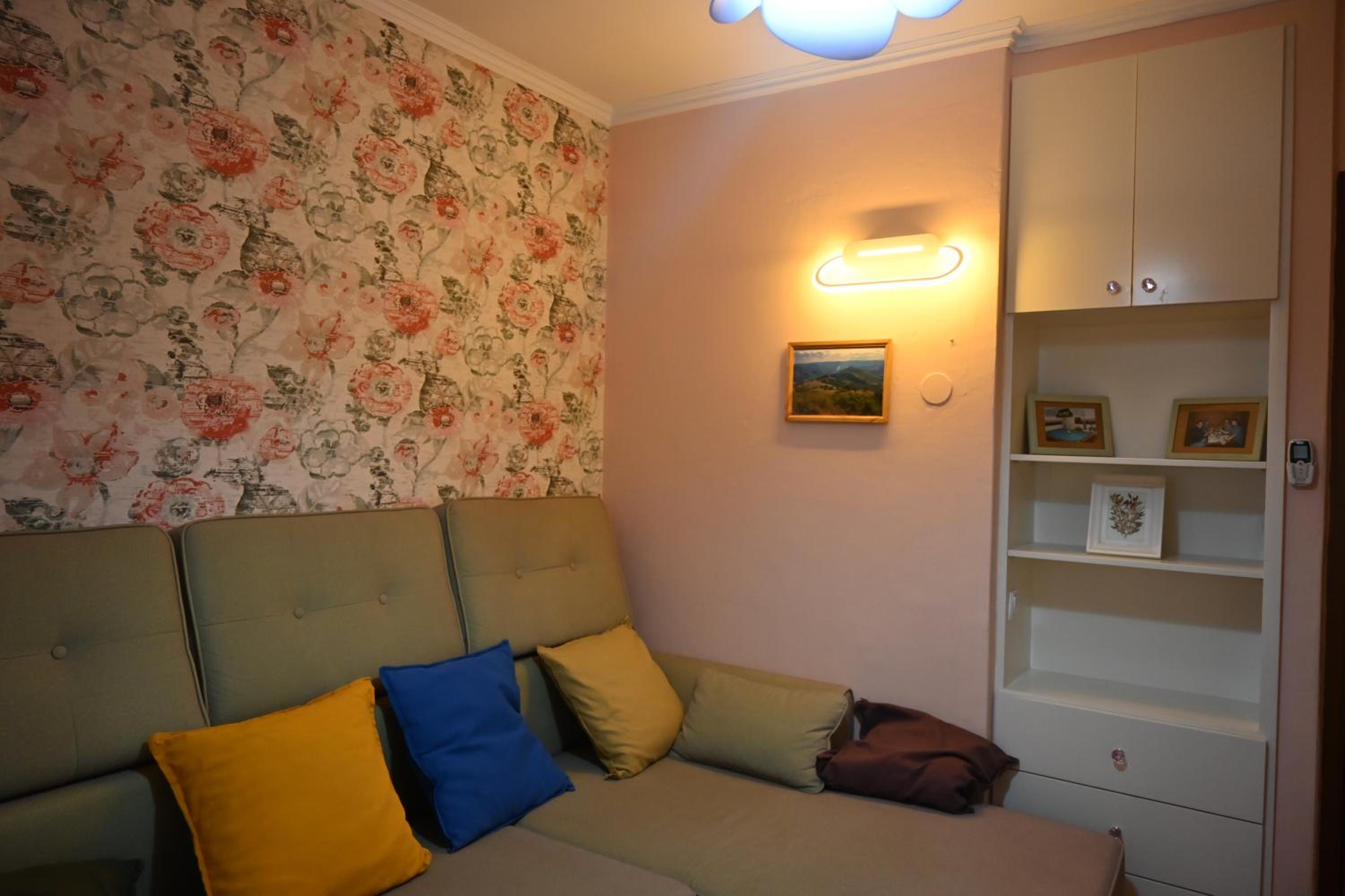 GeoHome- Comfortable Town House- Landlord lives in separate room