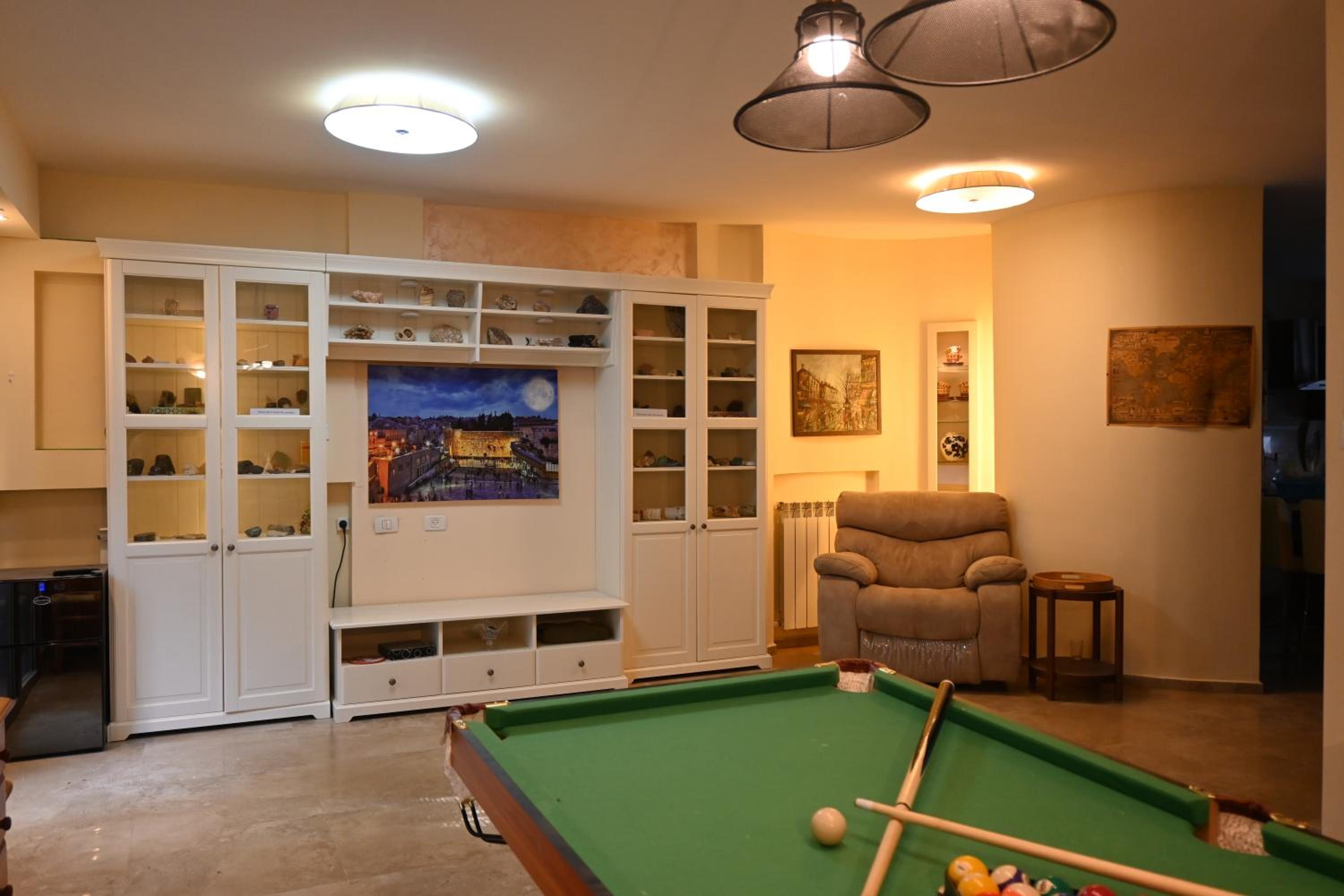GeoHome- Comfortable Town House- Landlord lives in separate room