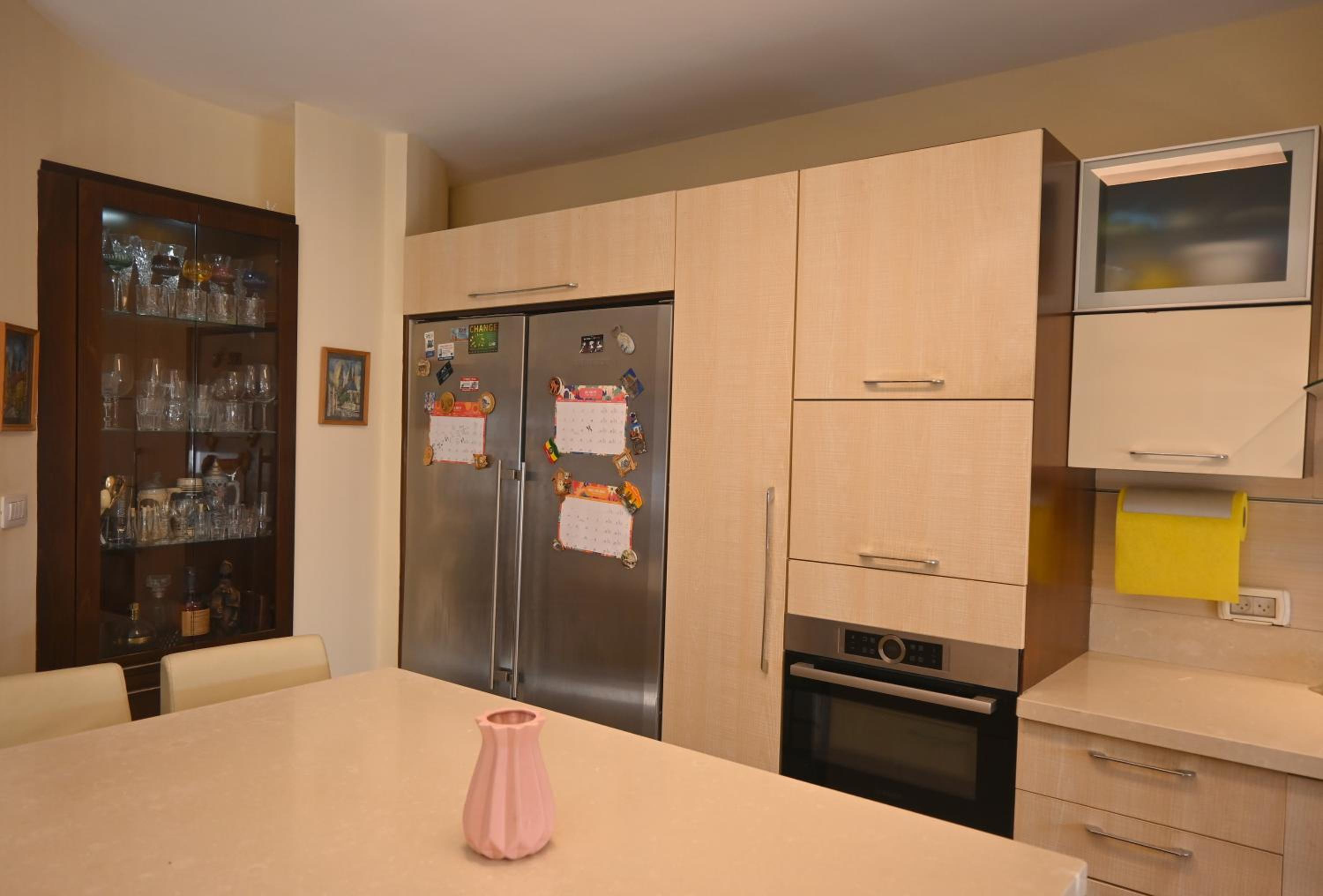 GeoHome- Comfortable Town House- Landlord lives in separate room