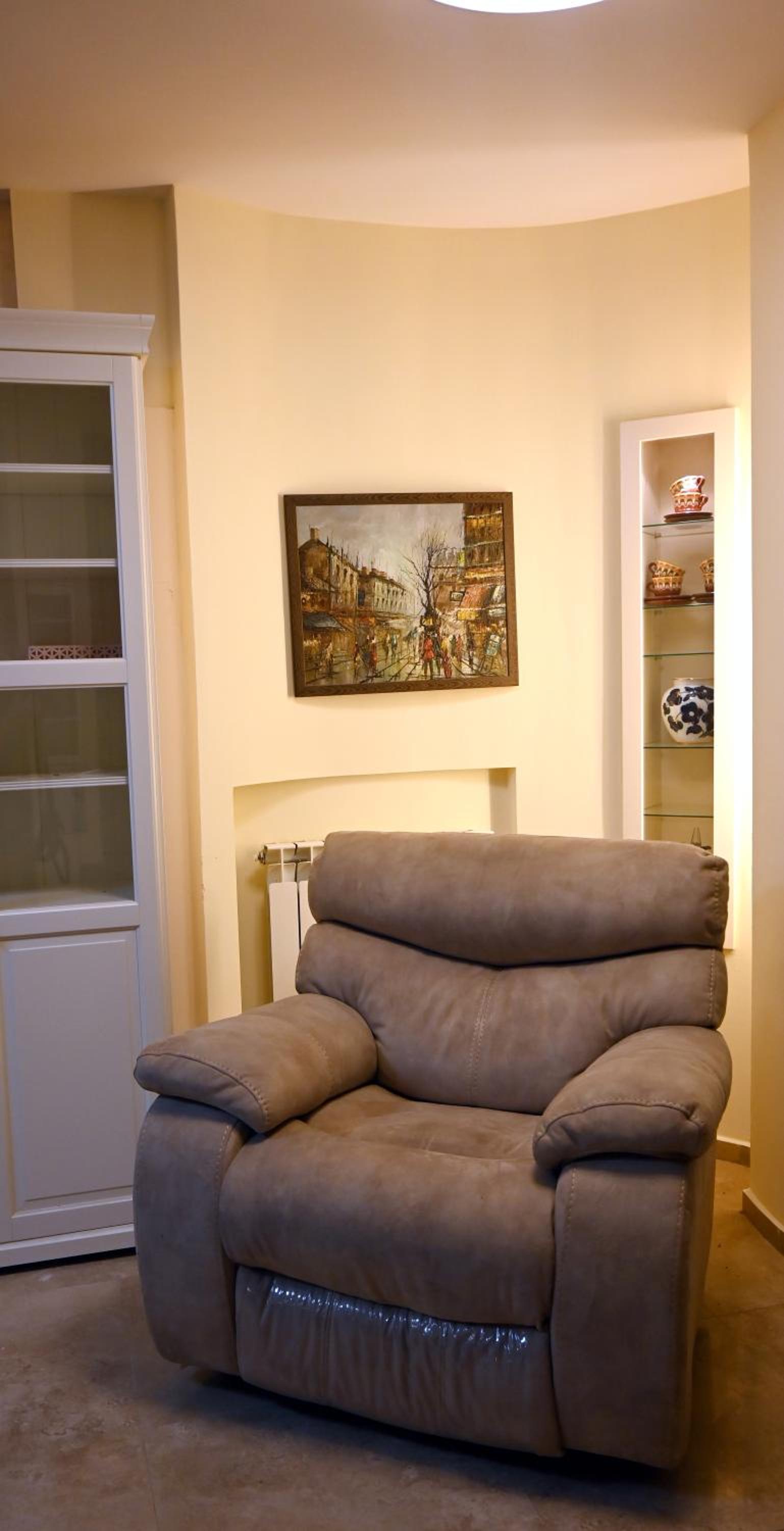 GeoHome- Comfortable Town House- Landlord lives in separate room