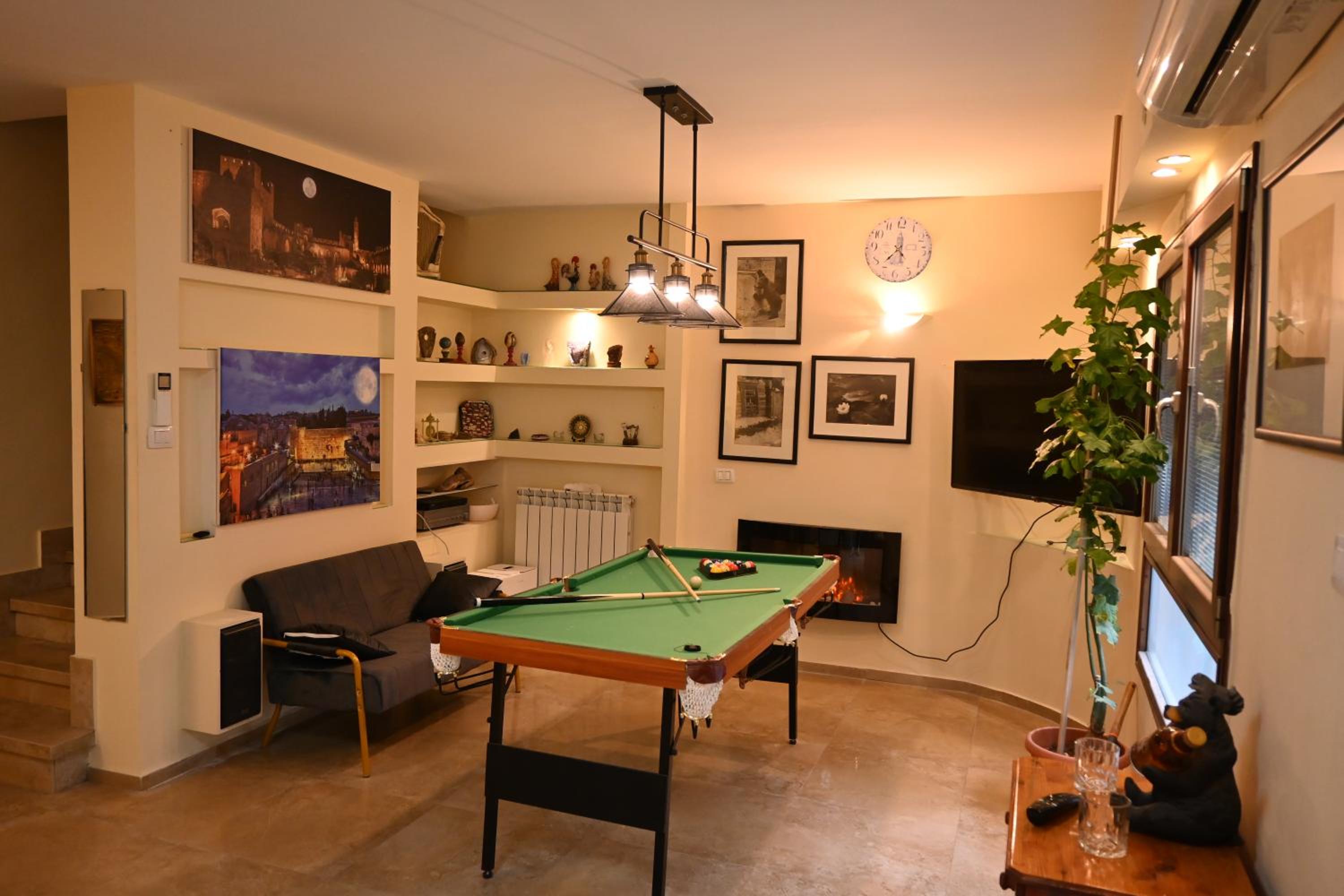 GeoHome- Comfortable Town House- Landlord lives in separate room