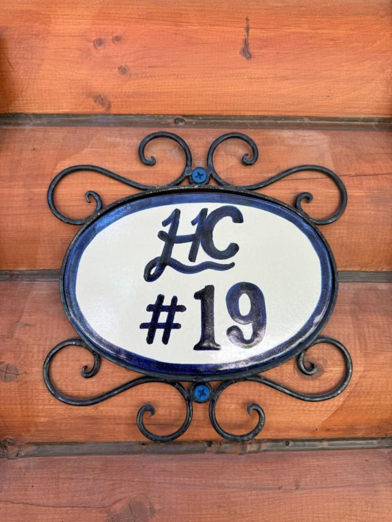 Lost Horse Lodge Double Queen Cabin 19 - PetsOK view 2