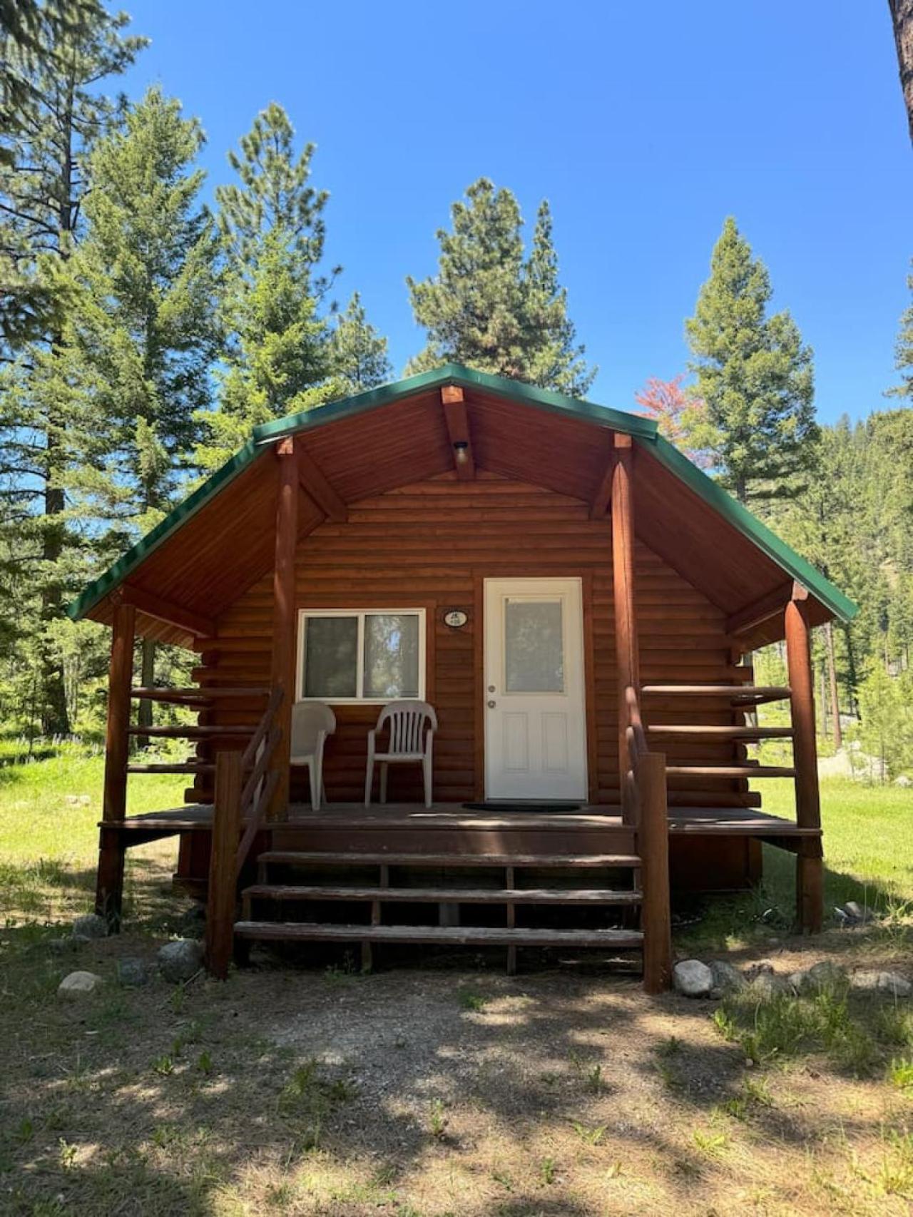 Lost Horse Lodge Double Queen Cabin 16 - PetsOK view 3