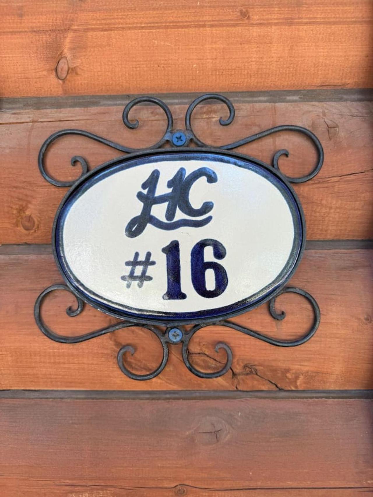 Lost Horse Lodge Double Queen Cabin 16 - PetsOK view 4