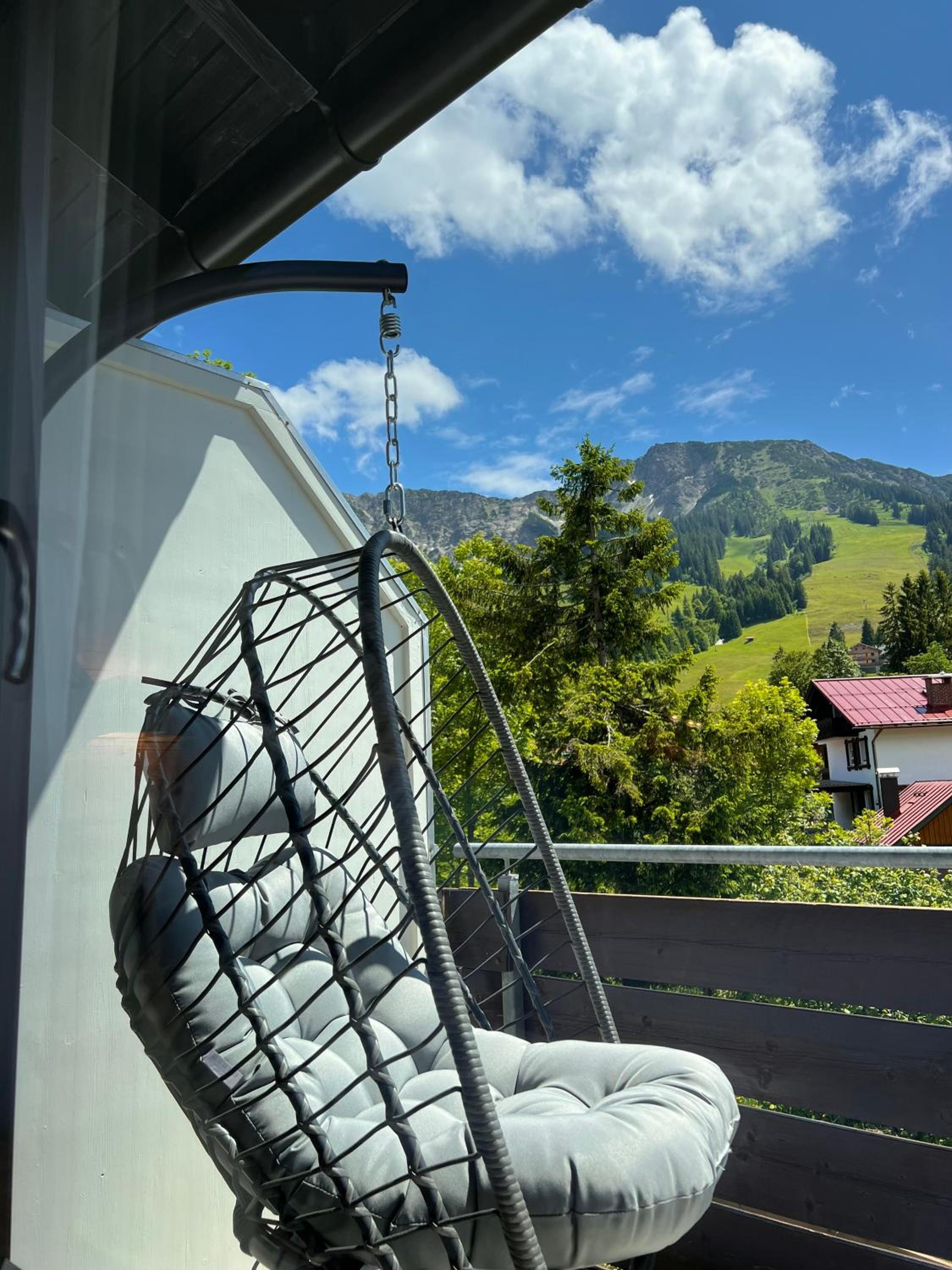 Bergnest Iseler mit Panoramablick
