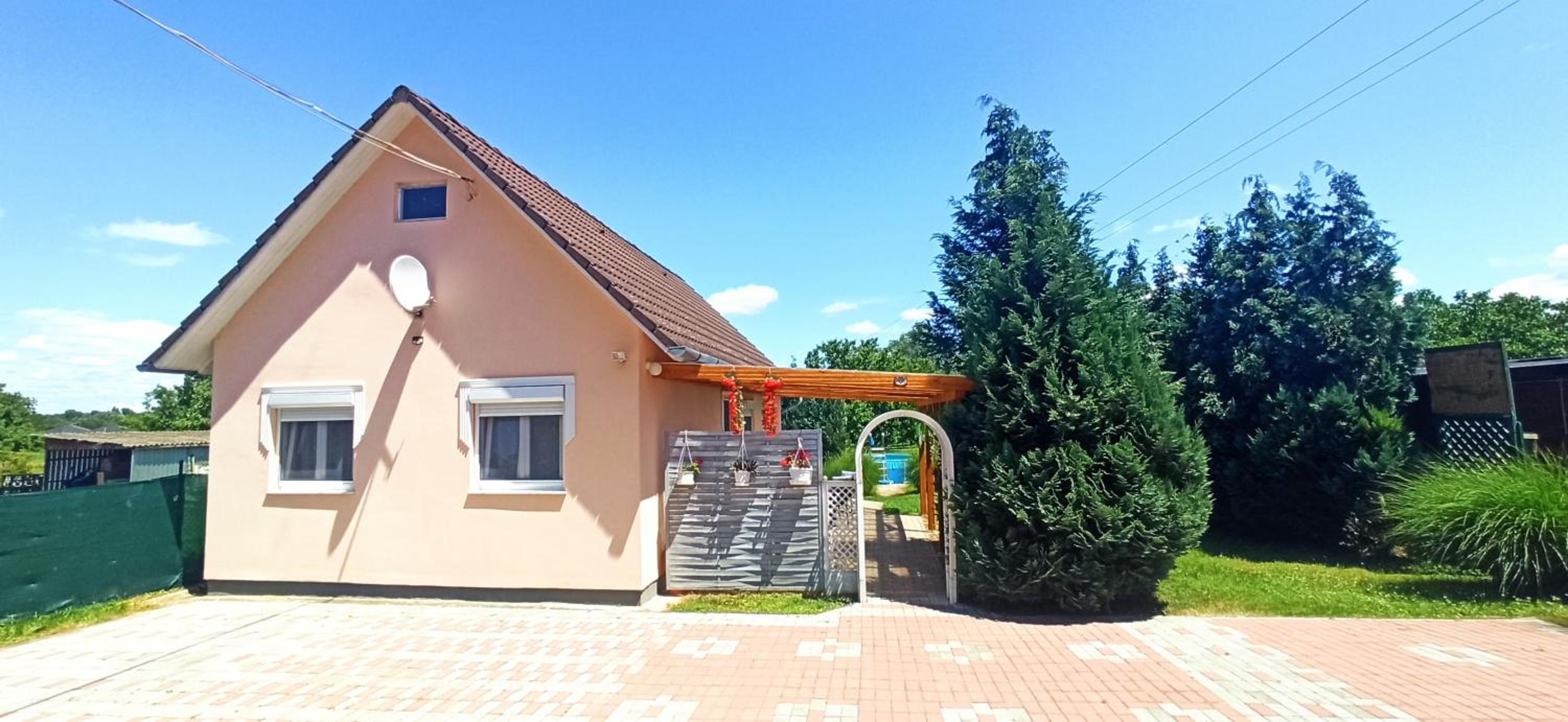 Klimatizált, medencés, jakuzzis nyaraló a Balatonnál! view 3