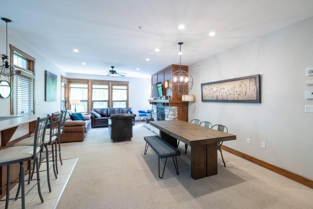 Les Eaux Tremblant - Luxury Chalet with Pool & Spa and AC