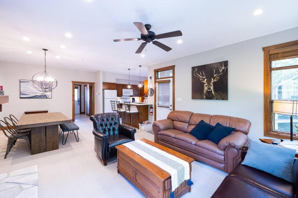 Les Eaux Tremblant - Luxury Chalet with Pool & Spa and AC