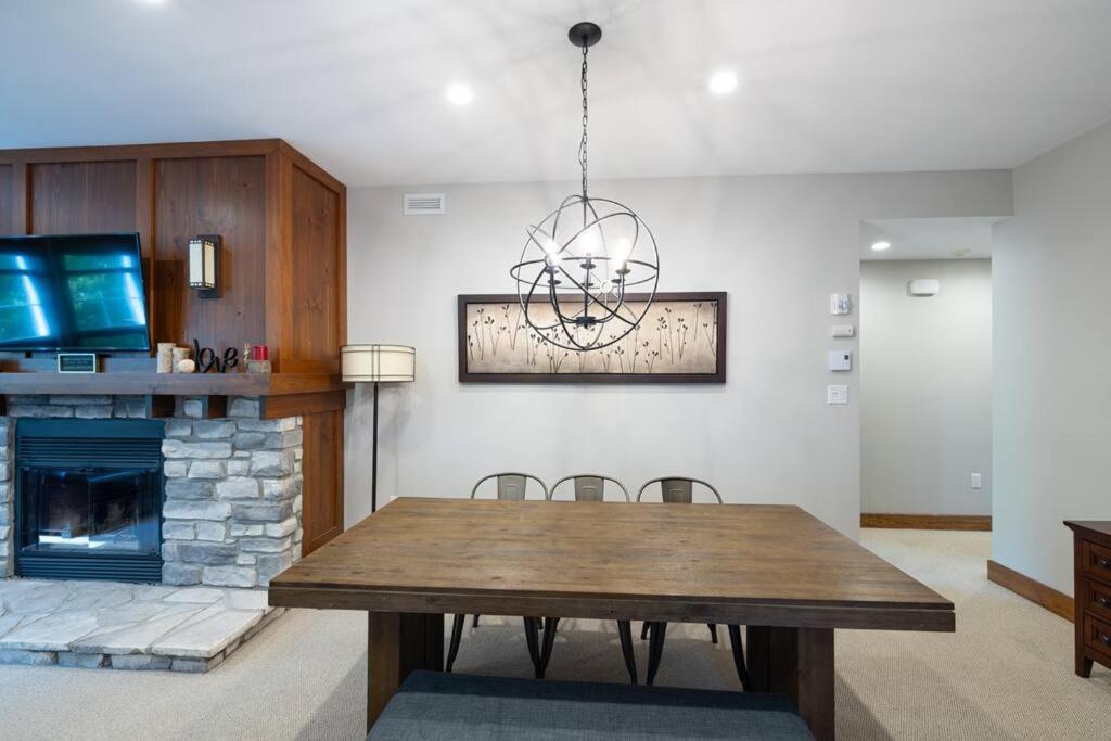 Les Eaux Tremblant - Luxury Chalet with Pool & Spa and AC