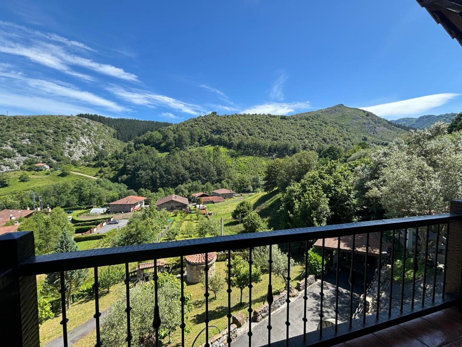 Vivienda turistica jardín con encanto y piscina