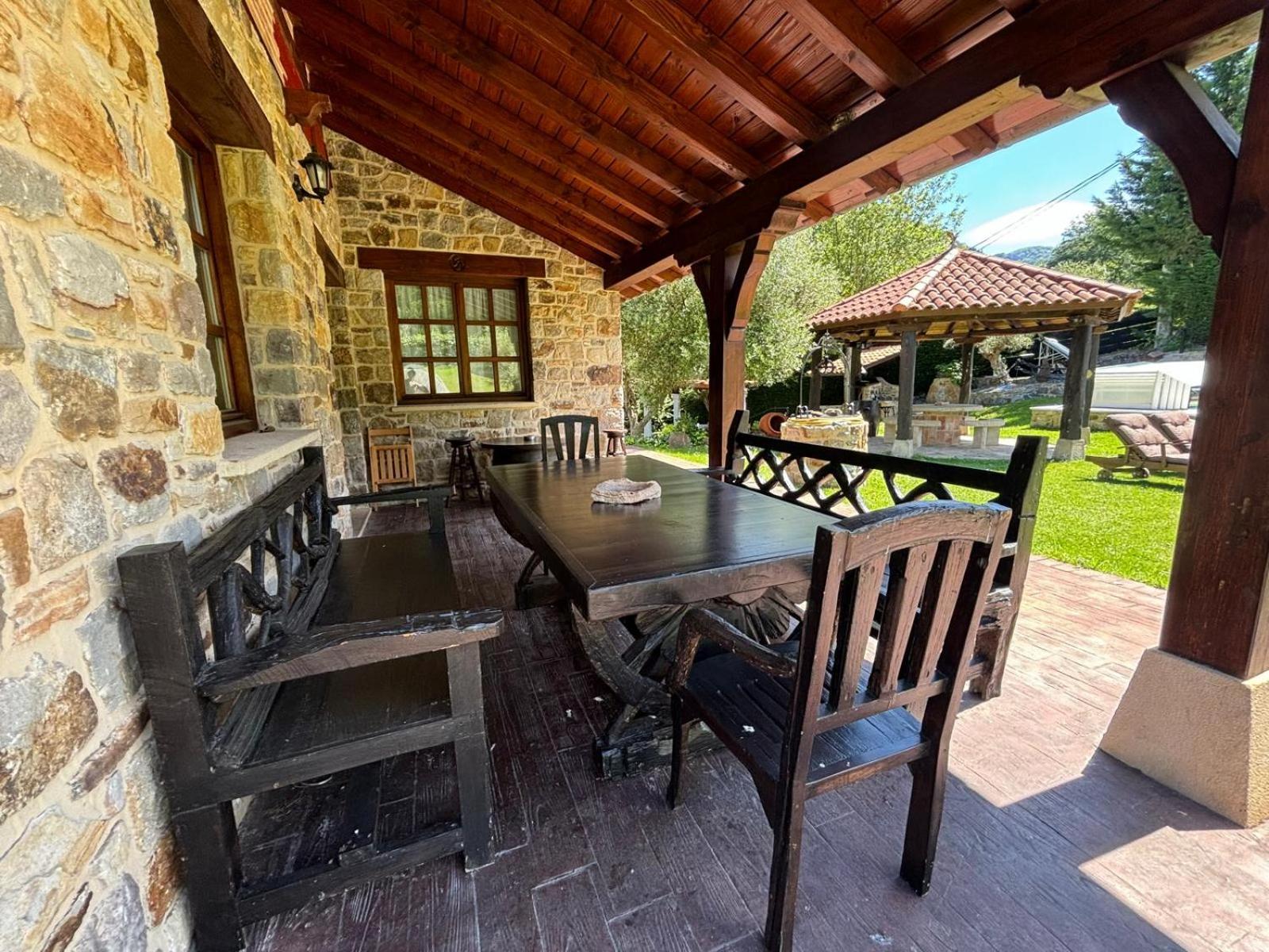 Vivienda turistica jardín con encanto y piscina