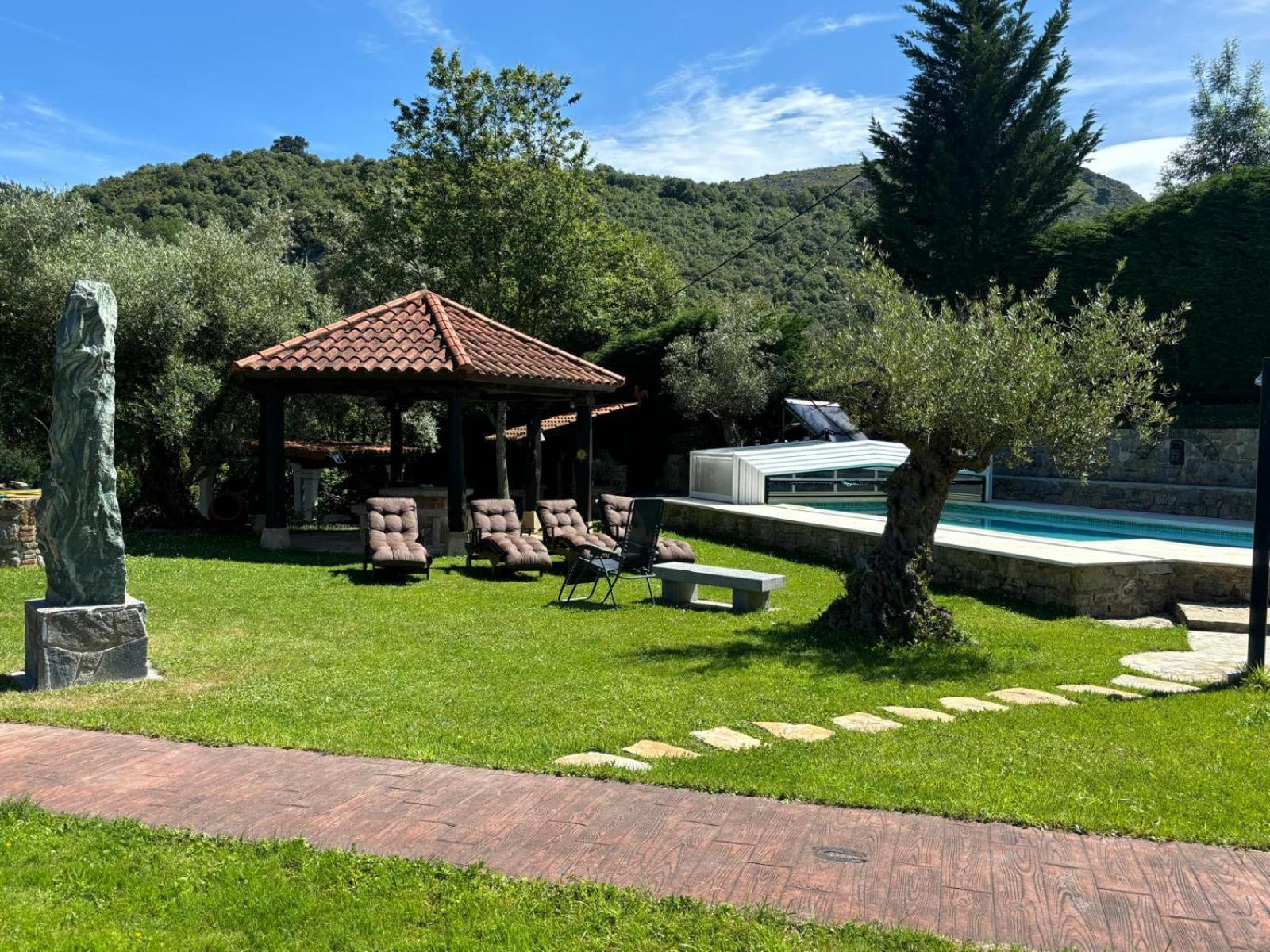 Vivienda turistica jardín con encanto y piscina