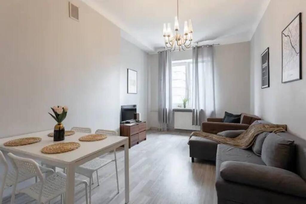 Golden Apartments Warsaw - Comfortable 2-Bedroom in City Center, Marszałkowska