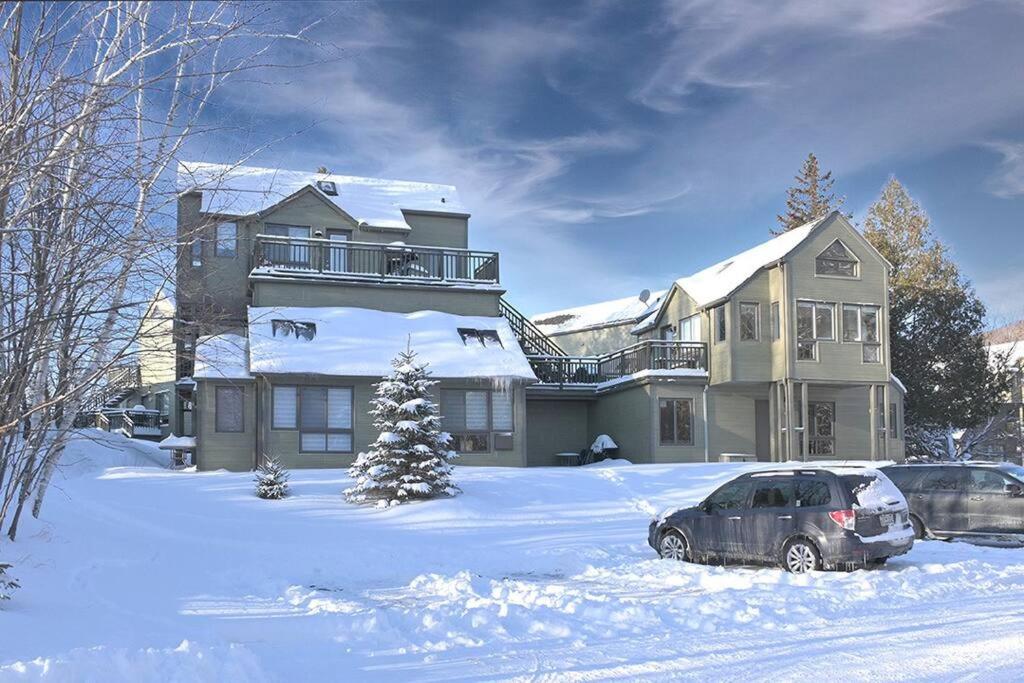 Cozy Lodge in the Mont Tremblant Ski Village