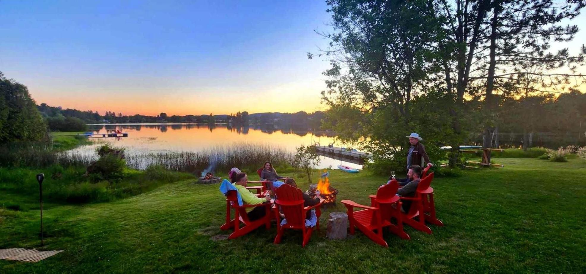 Le Duc on the Lake - Cozy waterfront Cottage