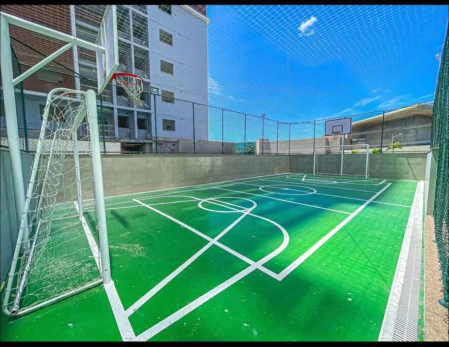 Apartamento em frente ao Shopping e perto da praia