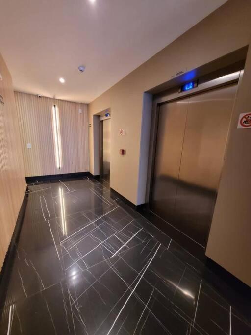 Apartamento em frente ao Shopping e perto da praia