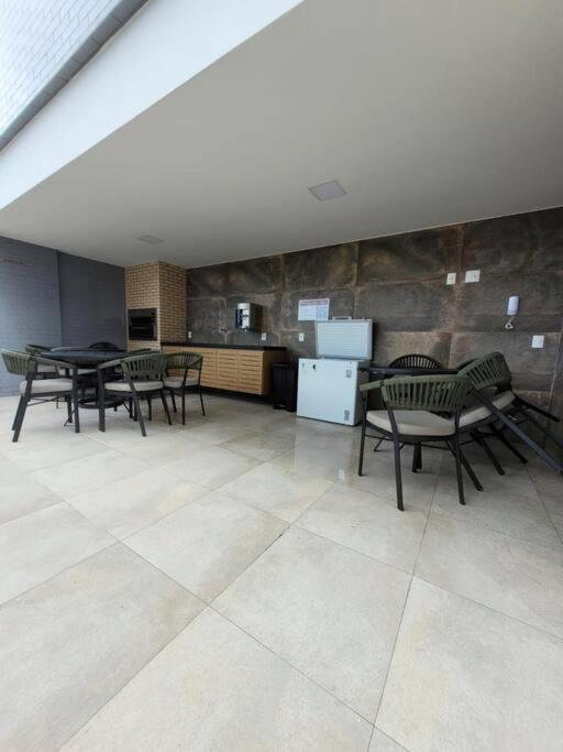 Apartamento em frente ao Shopping e perto da praia