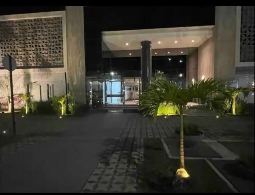 Apartamento em frente ao Shopping e perto da praia