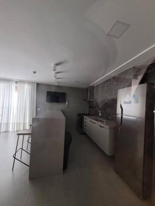 Apartamento em frente ao Shopping e perto da praia