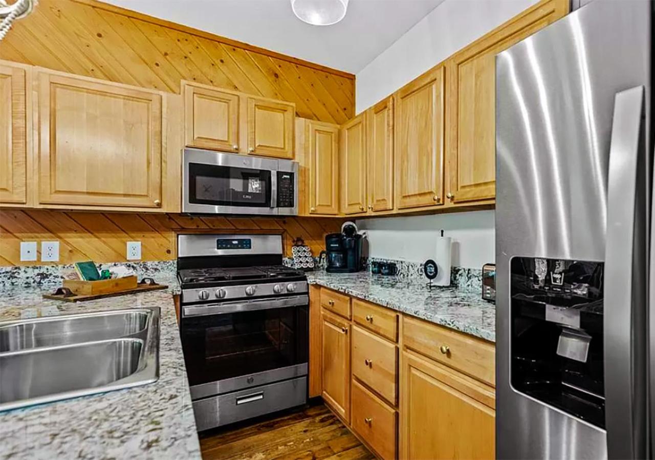 3 minutes to posh Downtown or majestic Dry Falls view 4