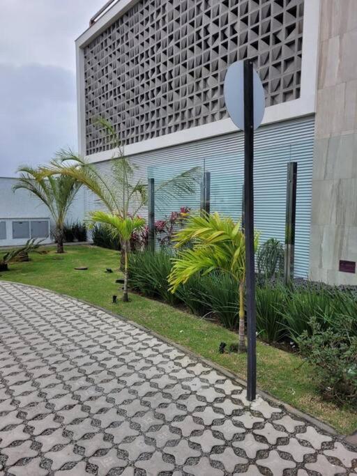 Apartamento em frente ao Shopping e perto da praia