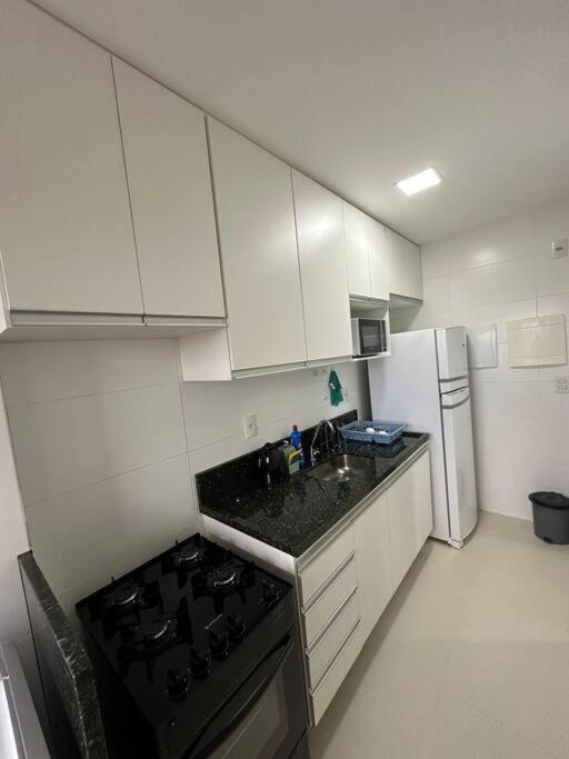 Apartamento em frente ao Shopping e perto da praia