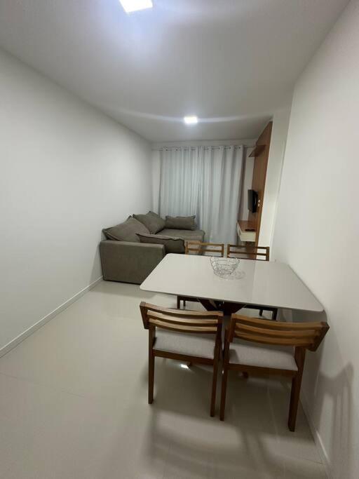 Apartamento em frente ao Shopping e perto da praia