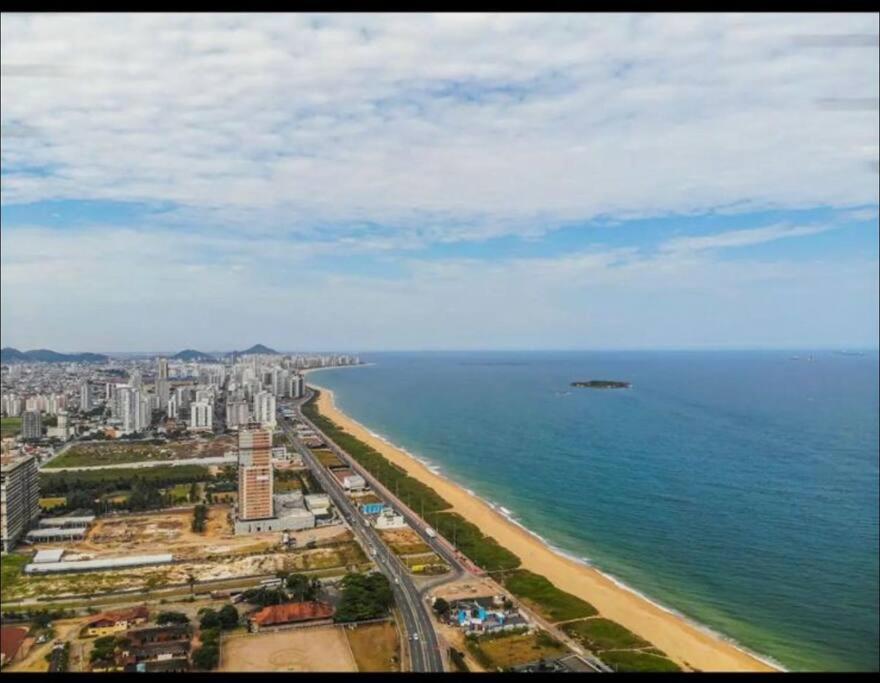 Apartamento em frente ao Shopping e perto da praia
