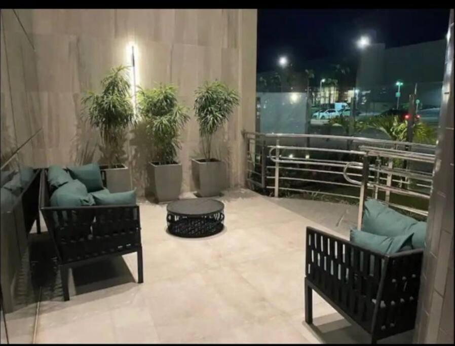Apartamento em frente ao Shopping e perto da praia