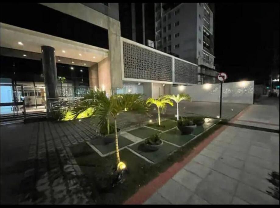Apartamento em frente ao Shopping e perto da praia
