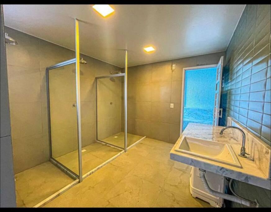 Apartamento em frente ao Shopping e perto da praia