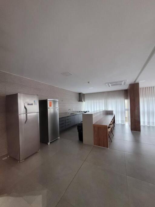 Apartamento em frente ao Shopping e perto da praia