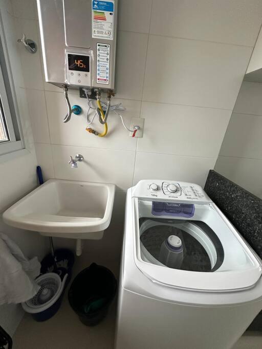 Apartamento em frente ao Shopping e perto da praia