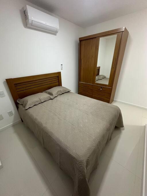 Apartamento em frente ao Shopping e perto da praia
