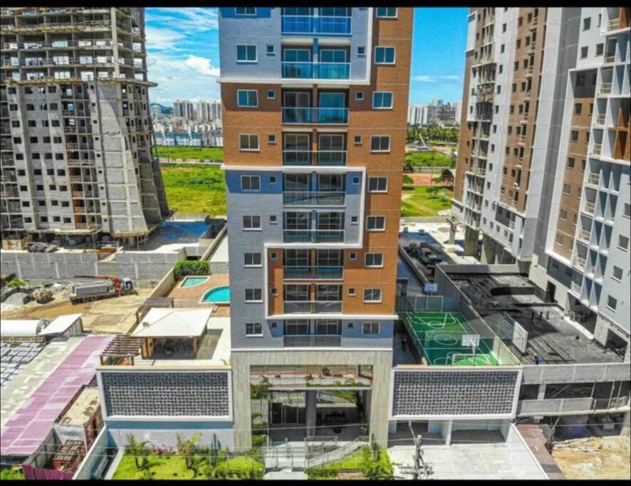 Apartamento em frente ao Shopping e perto da praia